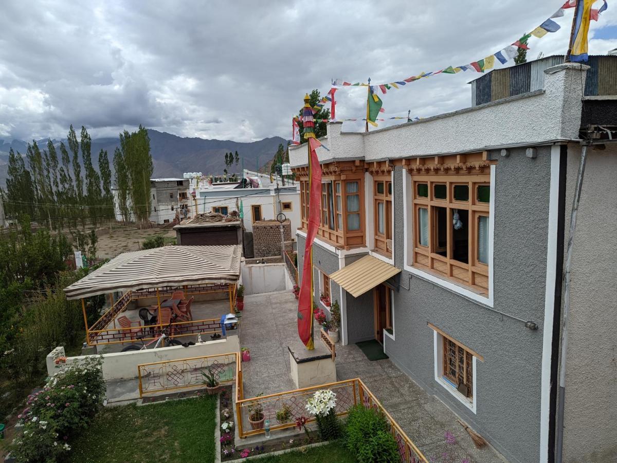 Chandan Guest House Leh Esterno foto