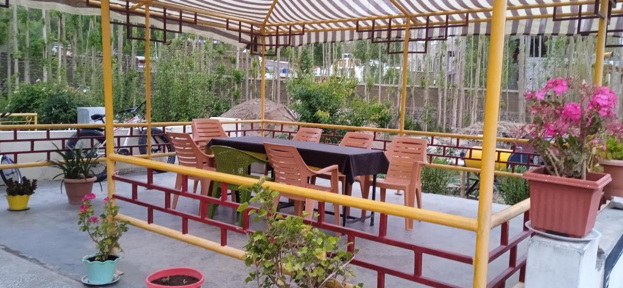 Chandan Guest House Leh Esterno foto