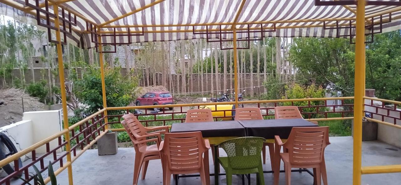 Chandan Guest House Leh Esterno foto